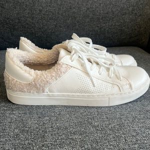 Universal threads star sneakers
